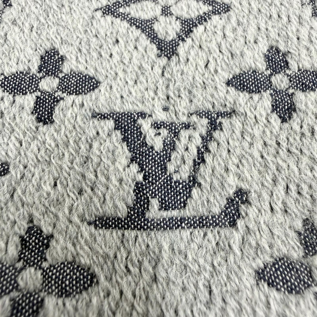 Louis Vuitton Echarpe Monogram Classic Wool Scarf Gray — view 5