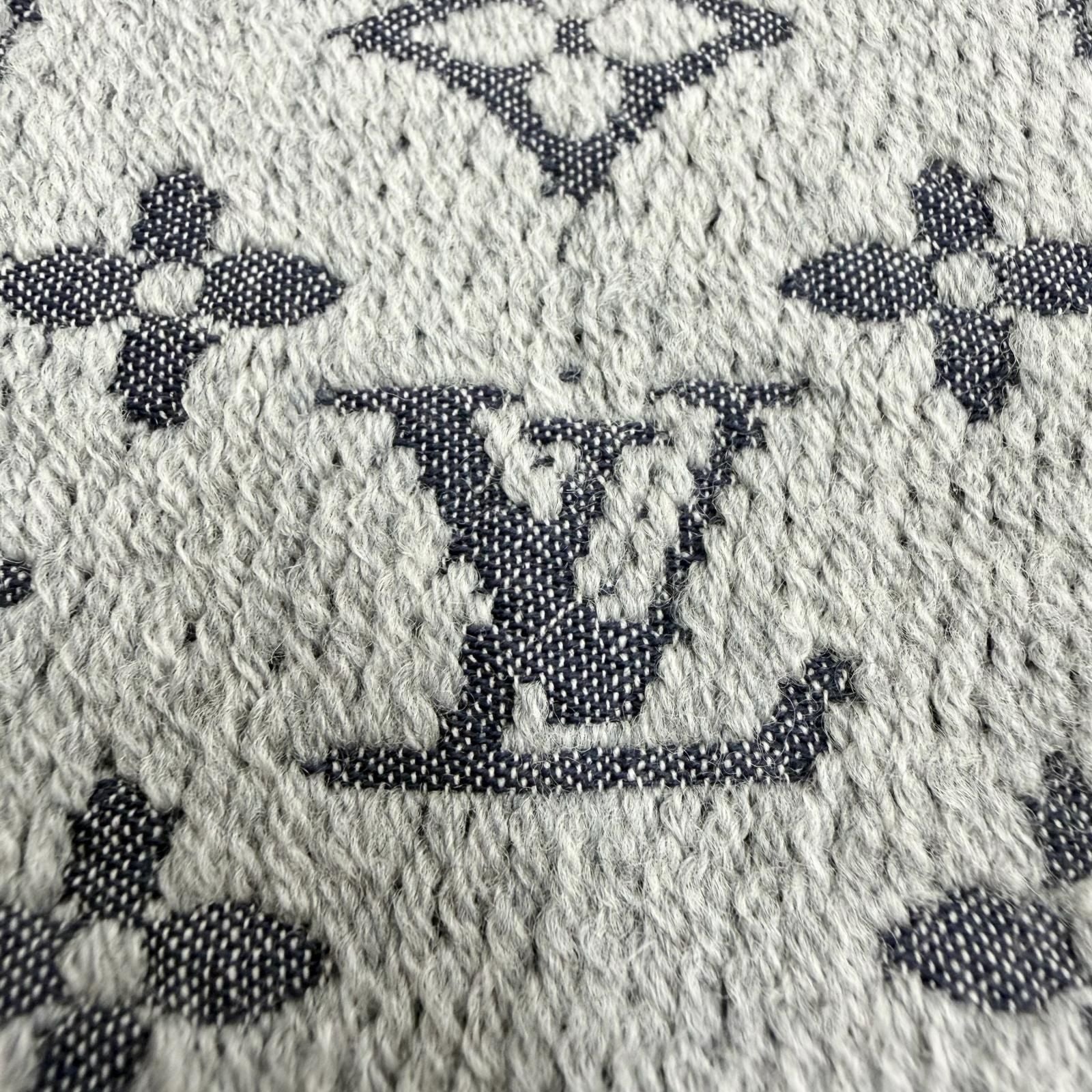 Louis Vuitton Echarpe Monogram Classic Wool Scarf Gray — view 5