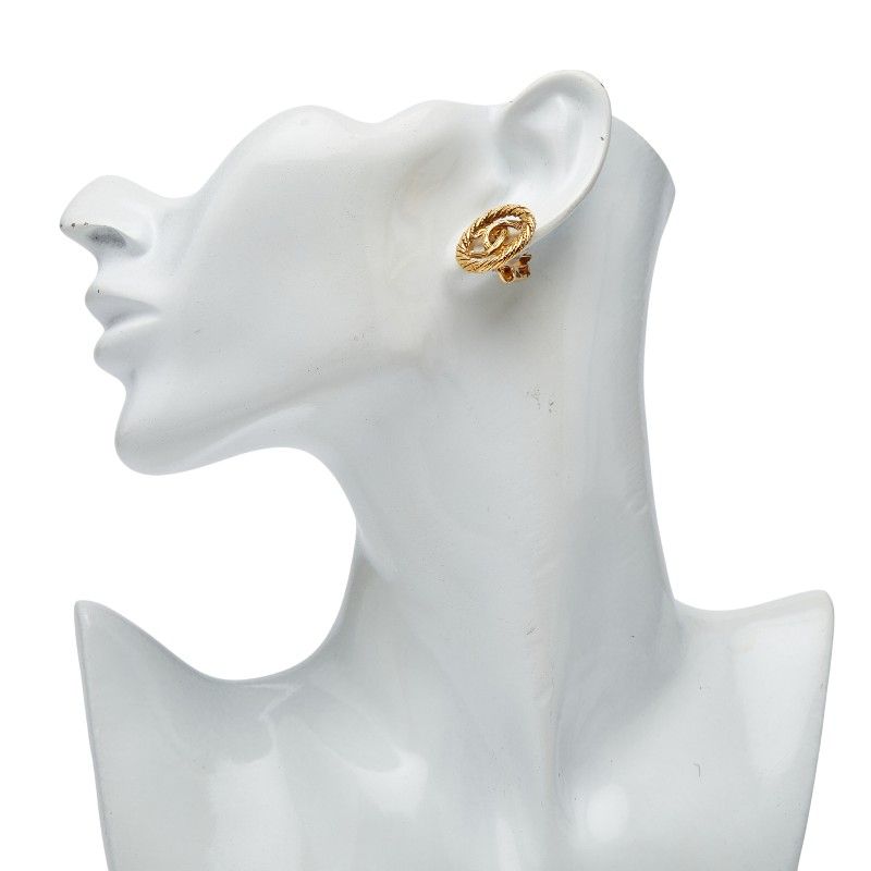 Chanel CC Logo Round Earrings Gold Plated — view 6