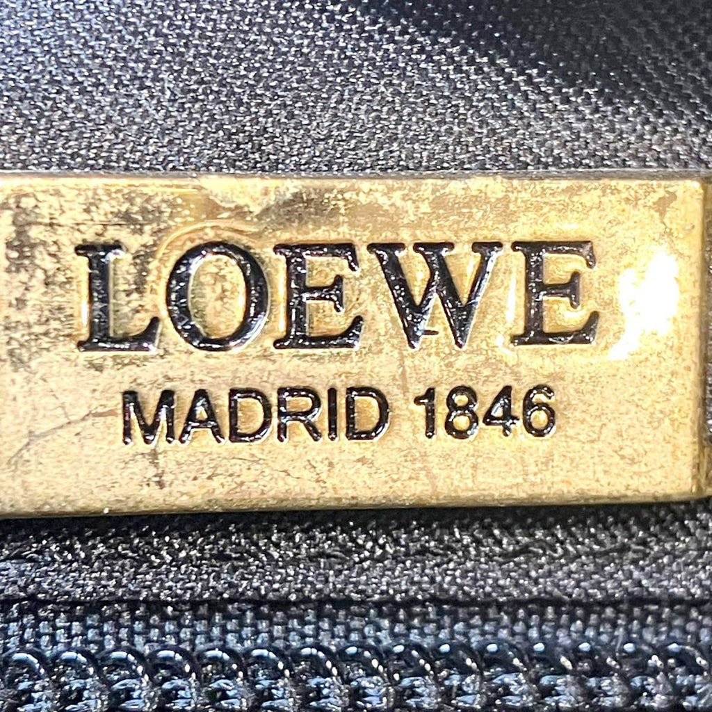 Loewe Anagram Shoulder Bag Leather — view 4