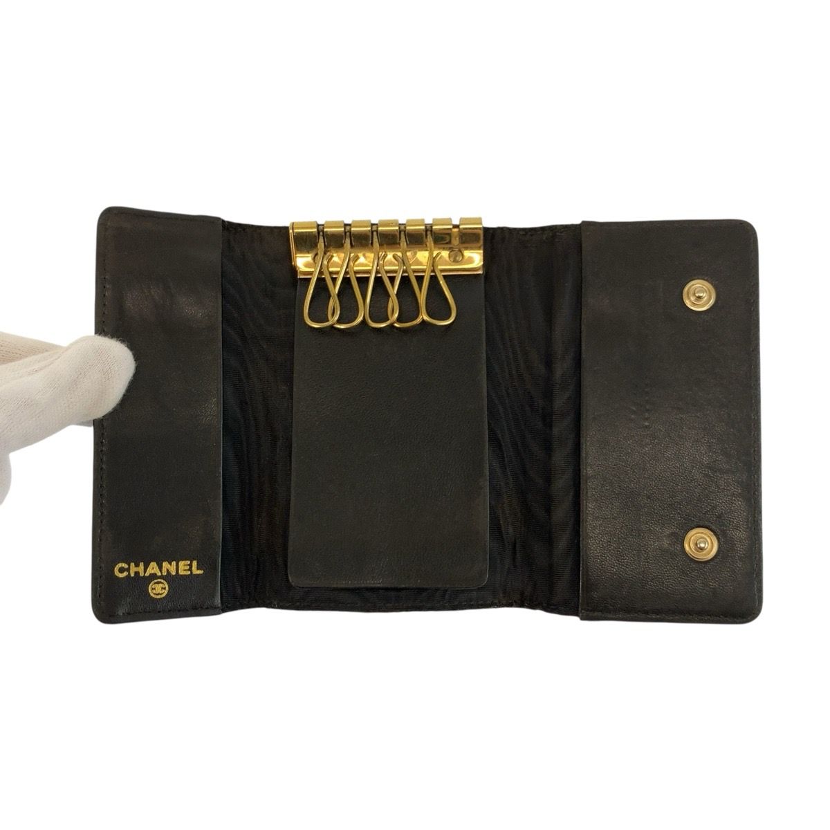 Chanel CC Logo Black Gold Leather Key Case 6 Rows Key Holder — view 4