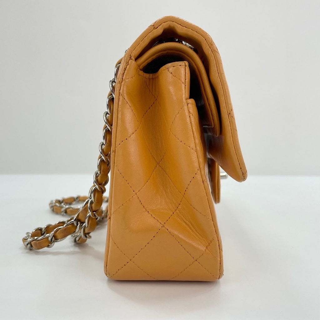 Chanel Shoulder Bag Quilted 23 — view 5