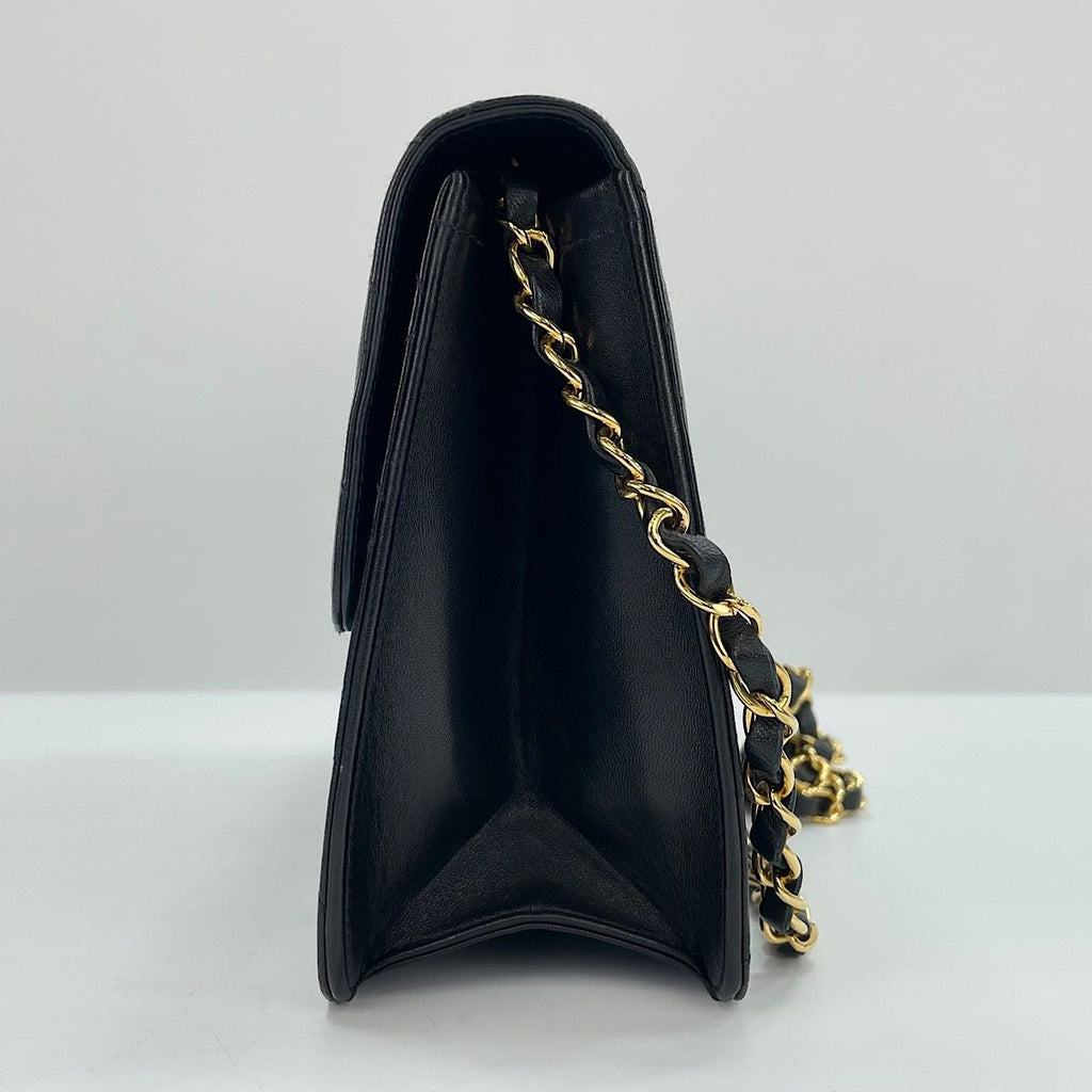 Chanel Shoulder Bag Quilted — view 5