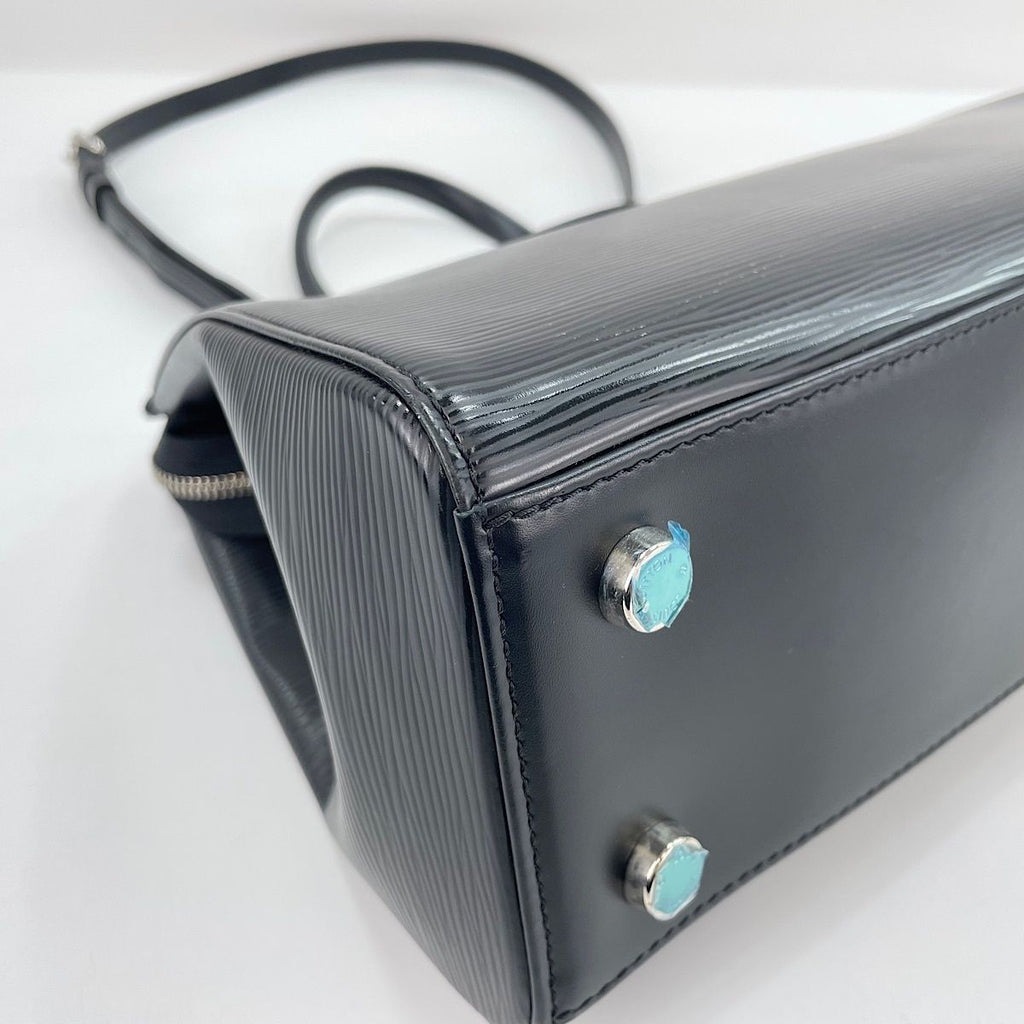 Louis Vuitton Handbag Blair MM — view 9