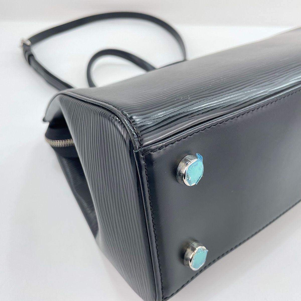 Louis Vuitton Handbag Blair MM — view 9