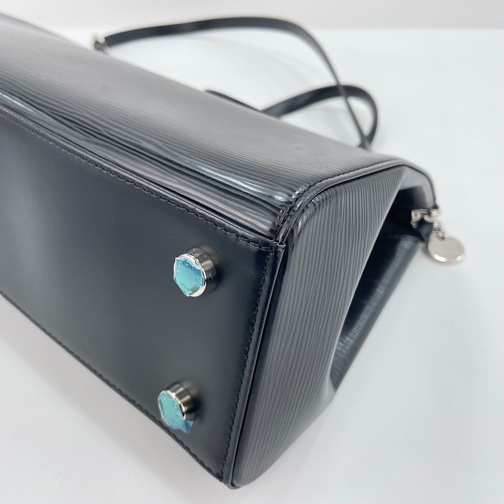 Louis Vuitton Handbag Blair MM — view 8