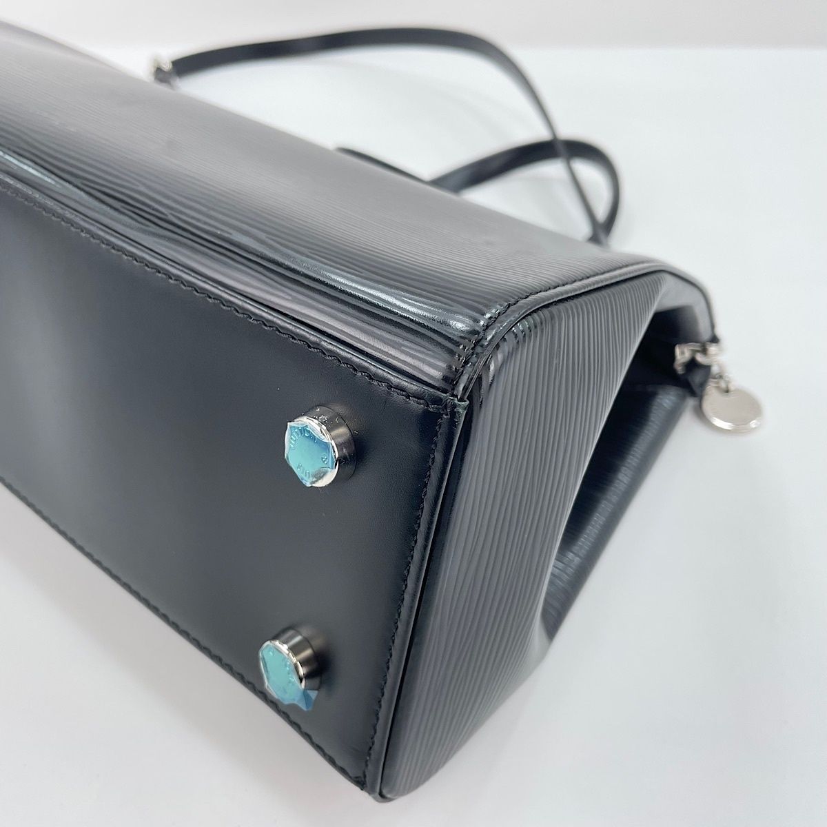 Louis Vuitton Handbag Blair MM — view 8