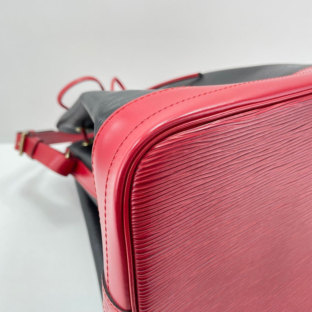 Louis Vuitton Shoulder Bag — view 8