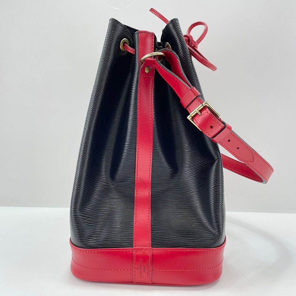 Louis Vuitton Shoulder Bag — view 6