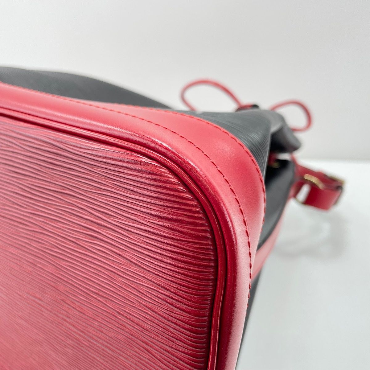 Louis Vuitton Shoulder Bag — view 9