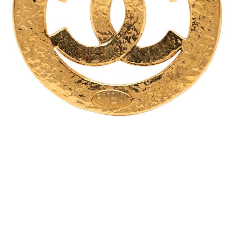 Chanel CC Logo Vintage Round Brooch 94 Gold Plated — view 3