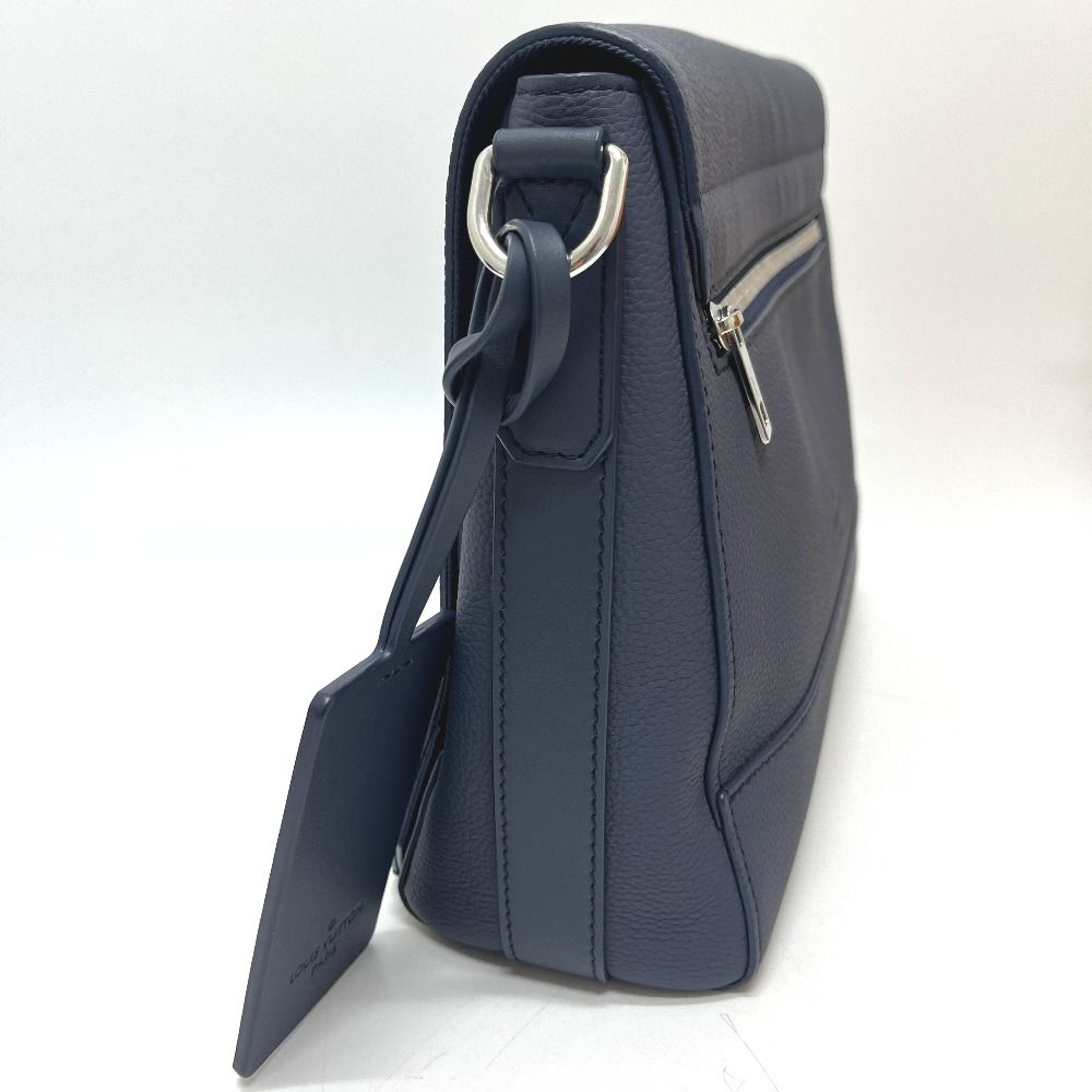 Louis Vuitton Shoulder Bag Takeoff Messenger Leather Blue Atlantique — view 3
