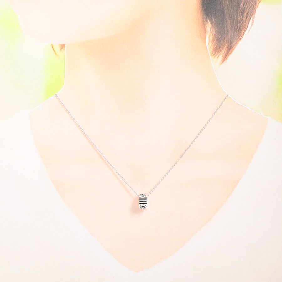 Louis Vuitton Necklace Pendentif Empreinte — view 4