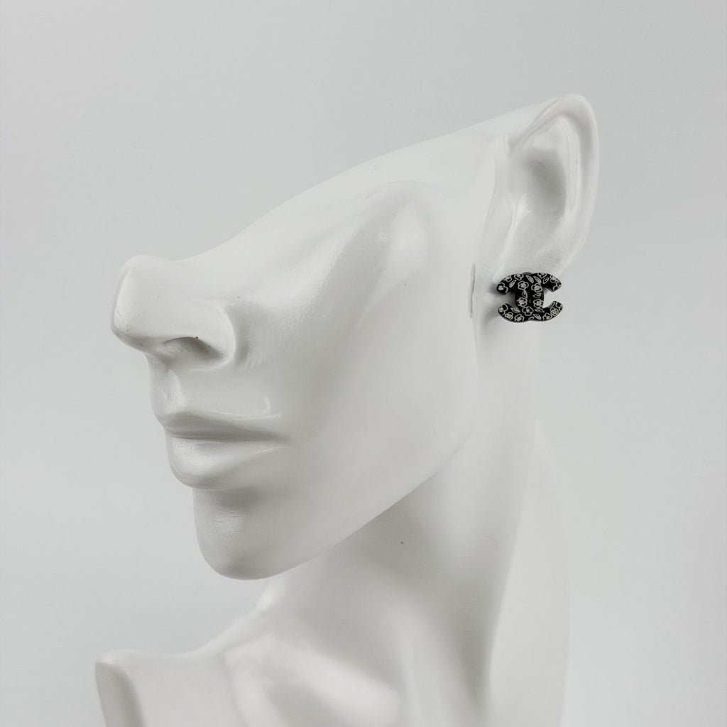 Chanel CC Logo Camellia Earrings Plated Black White Silver 06c Vintage — view 2
