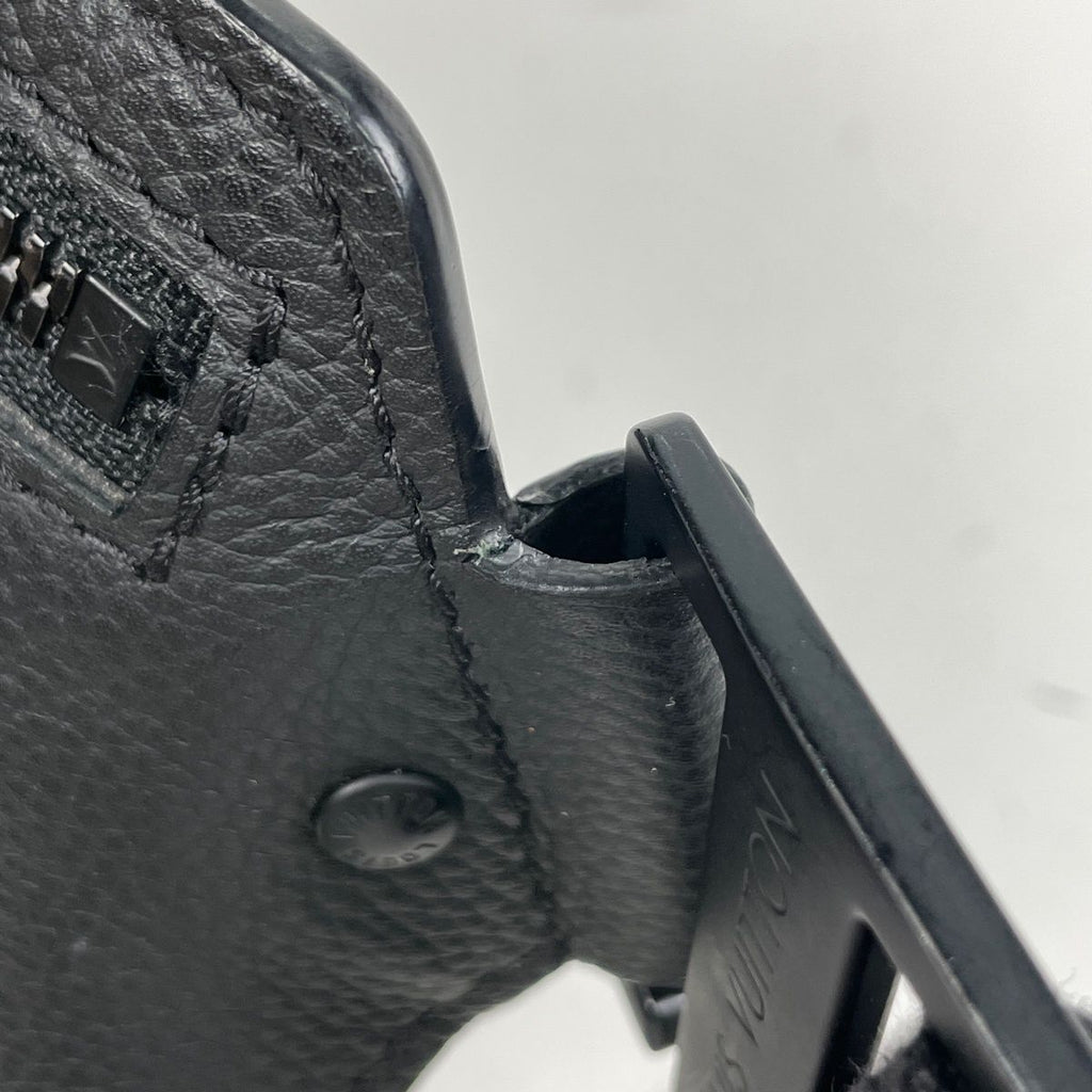 Louis Vuitton Takeoff Sling LV Aerogram Shoulder Bag Leather Noir — view 5