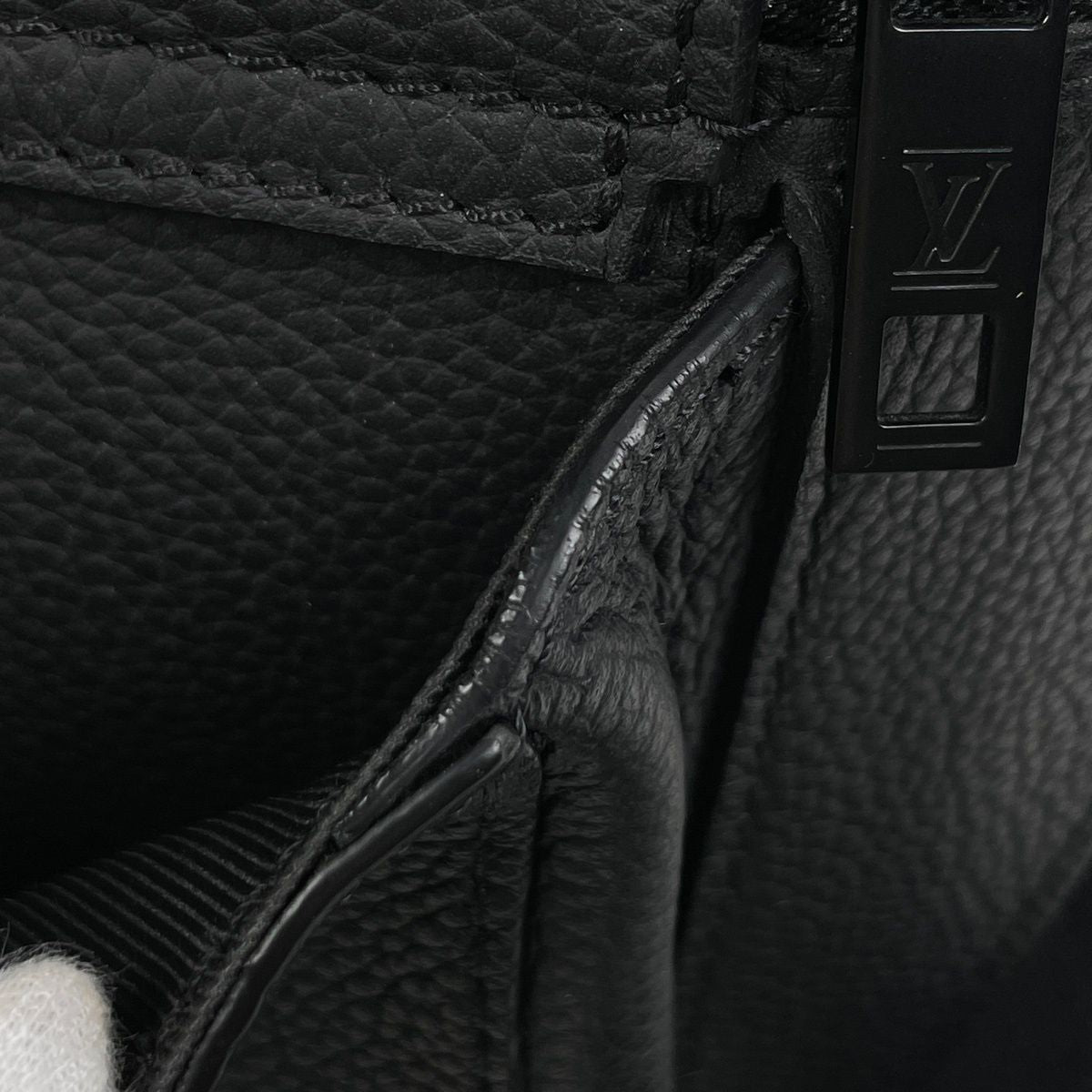 Louis Vuitton Takeoff Sling LV Aerogram Shoulder Bag Leather Noir — view 8