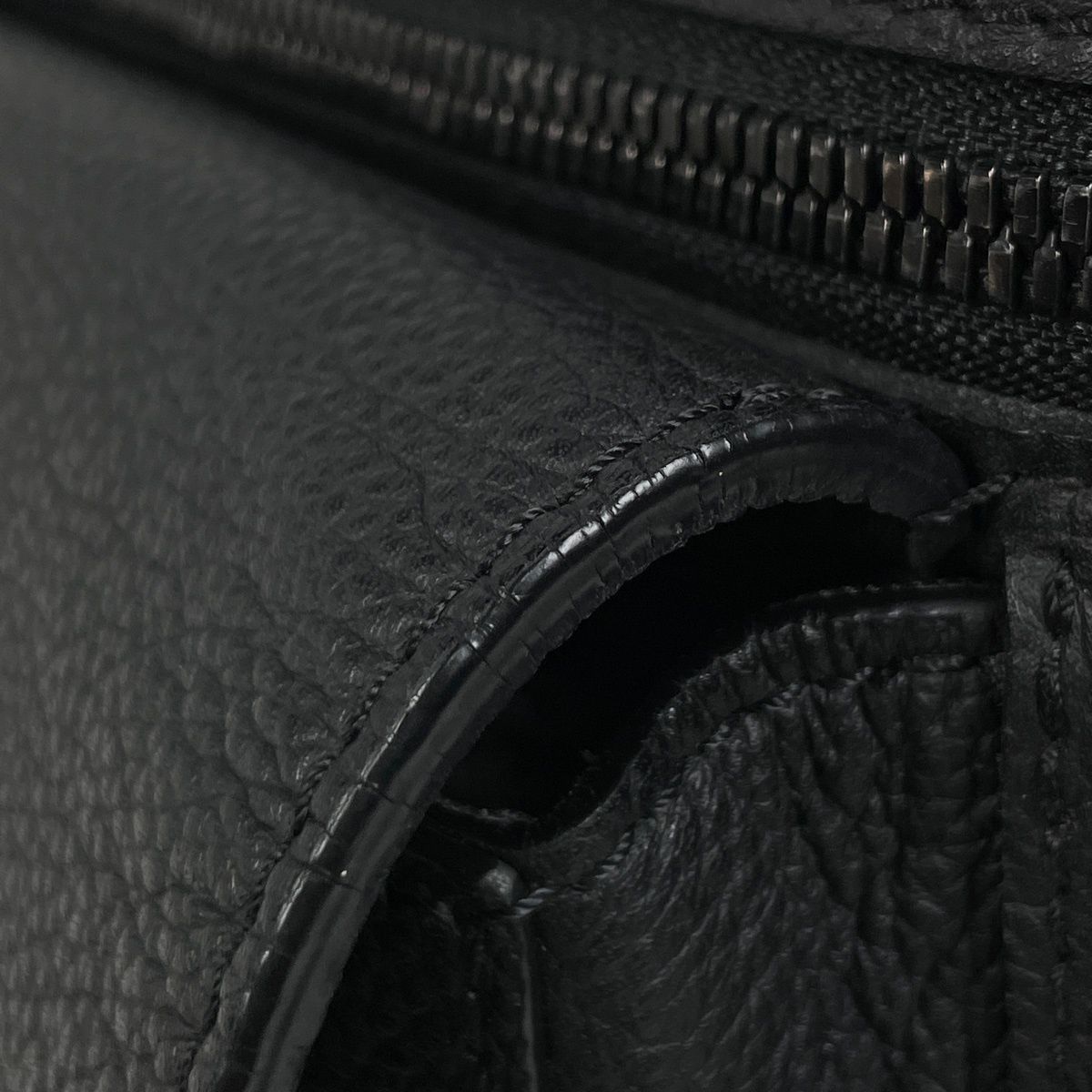 Louis Vuitton Takeoff Sling LV Aerogram Shoulder Bag Leather Noir — view 4
