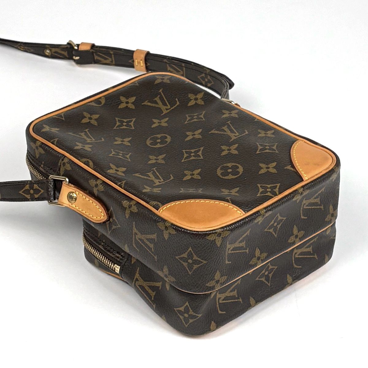 Louis Vuitton Amazon Shoulder Bag Monogram Brown — view 2