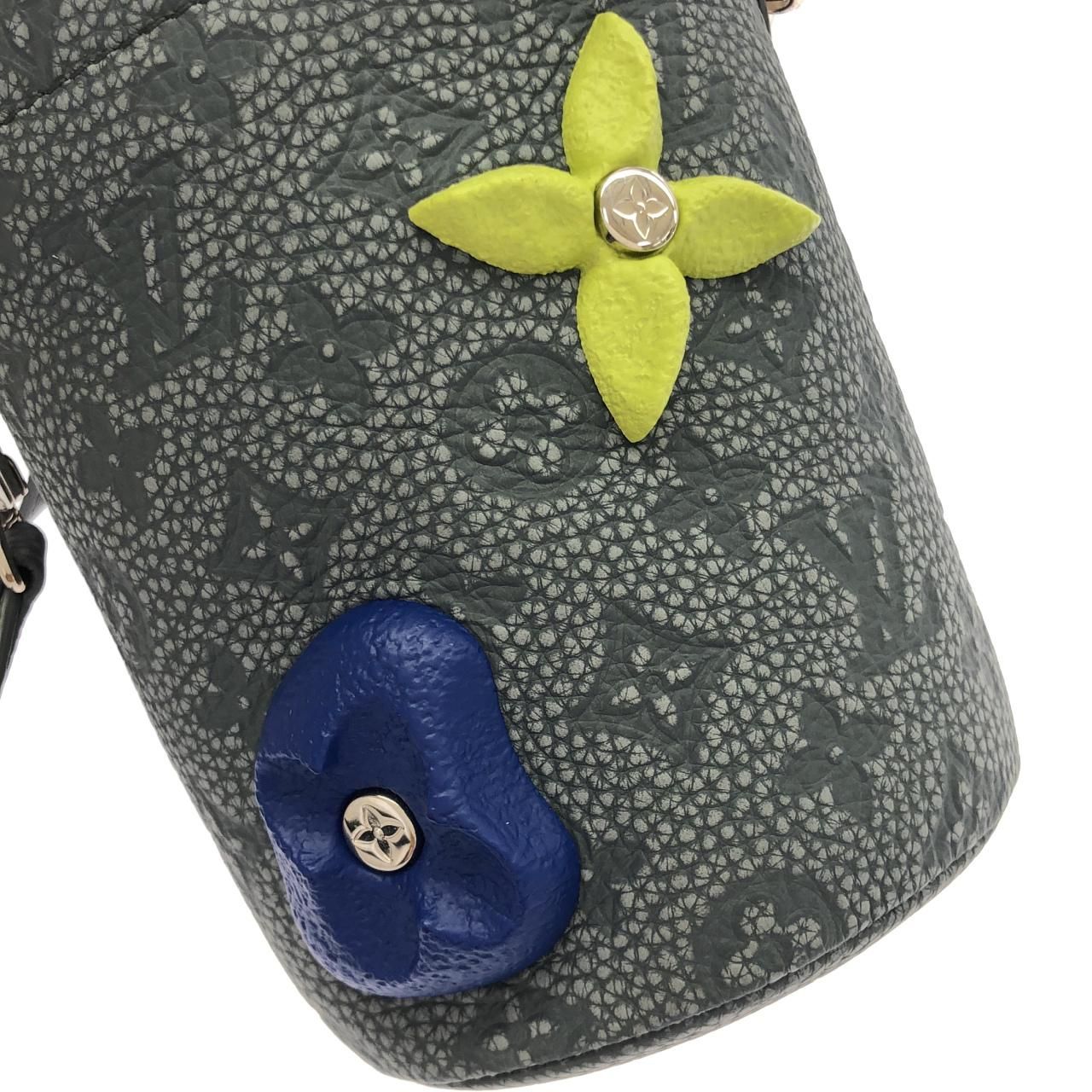 Louis Vuitton Chalk Pouch — view 4