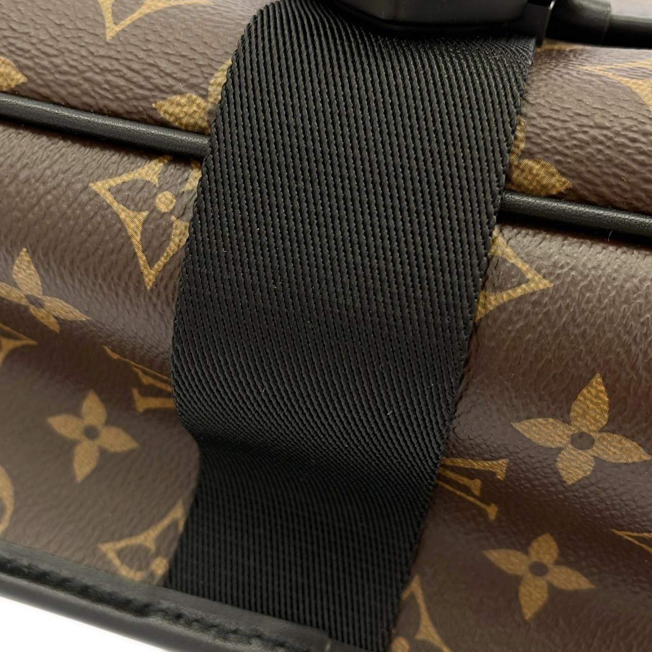 Louis Vuitton Monogram Macassar Arch Messenger GM Shoulder — view 3
