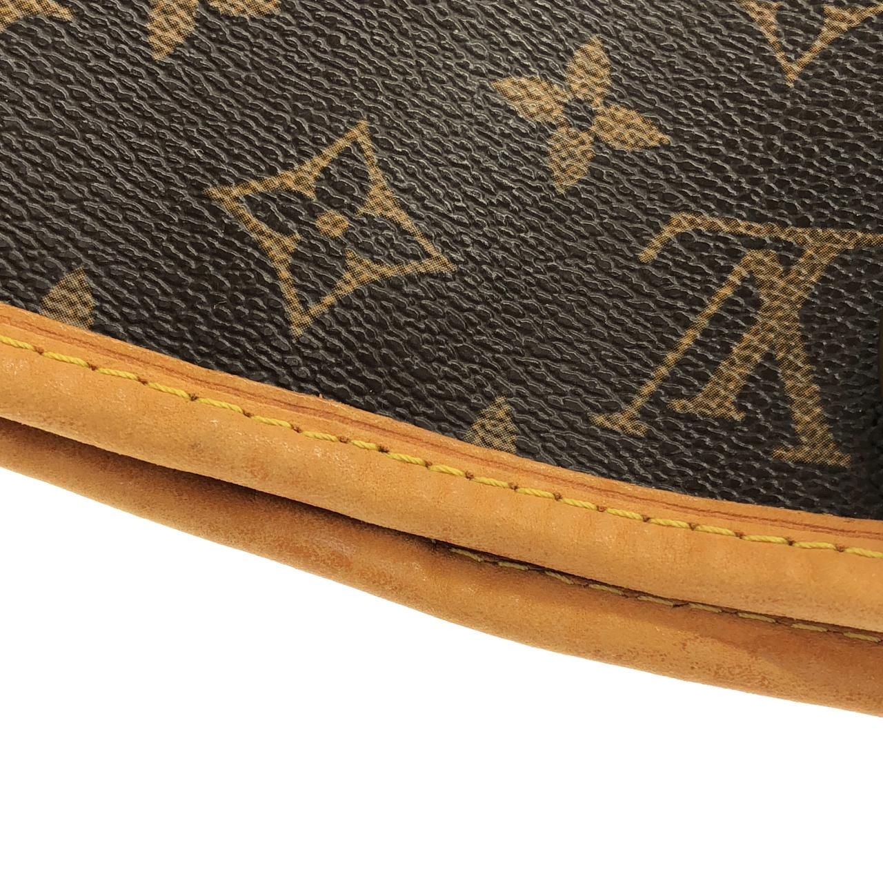 Louis Vuitton Monogram Batignolles Vertical Shoulder — view 3