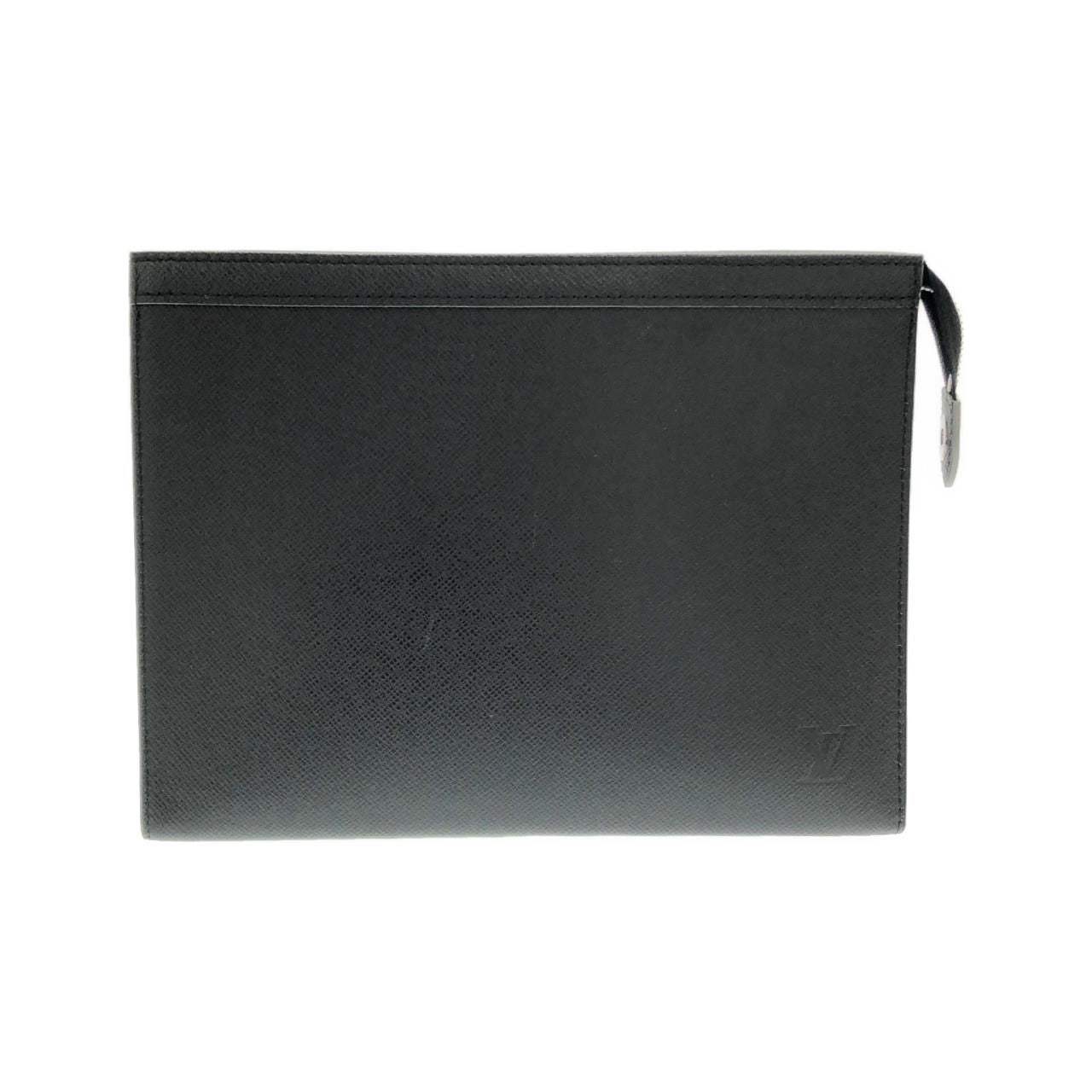 Louis Vuitton Taiga Pochette Voyage MM