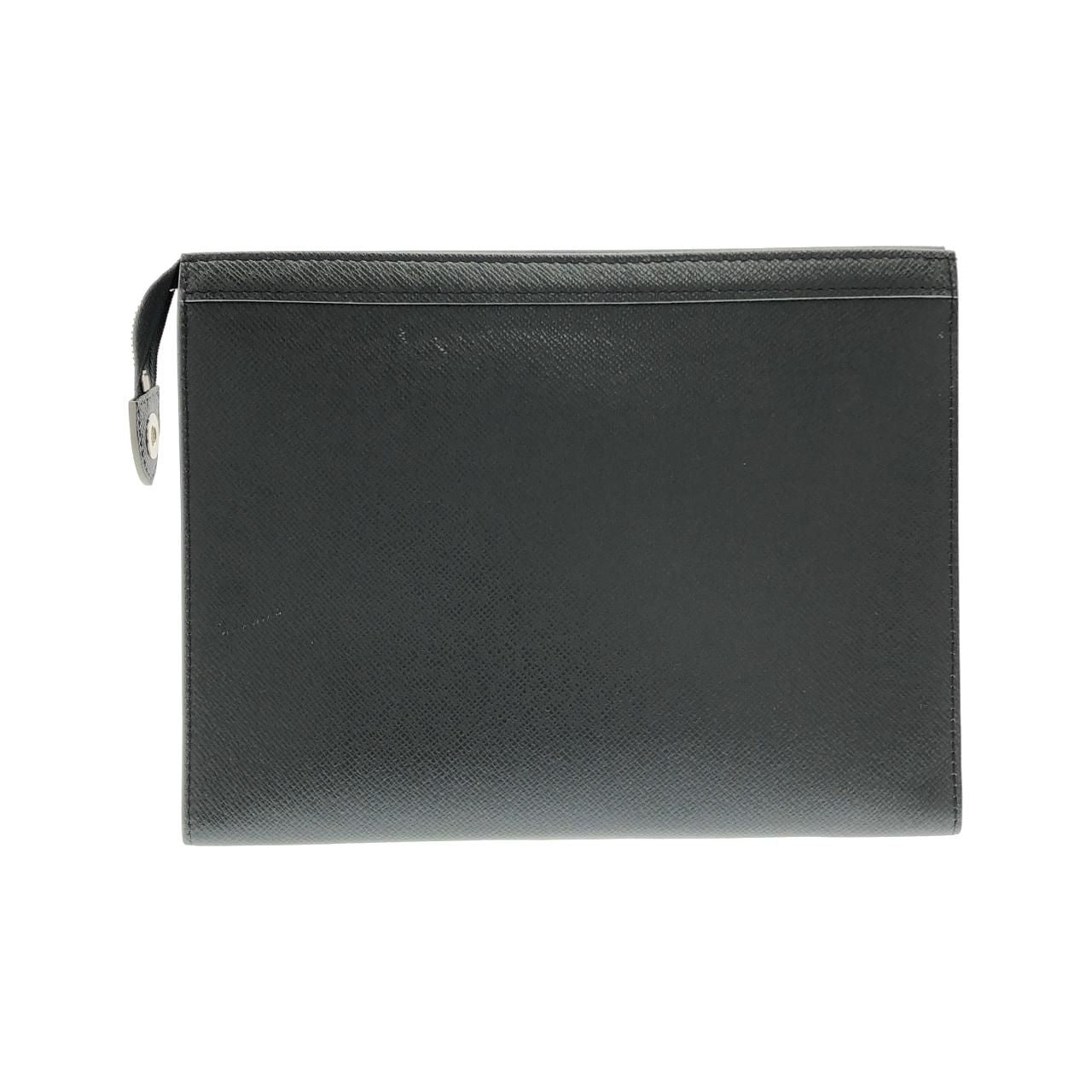 Louis Vuitton Taiga Pochette Voyage MM — view 2