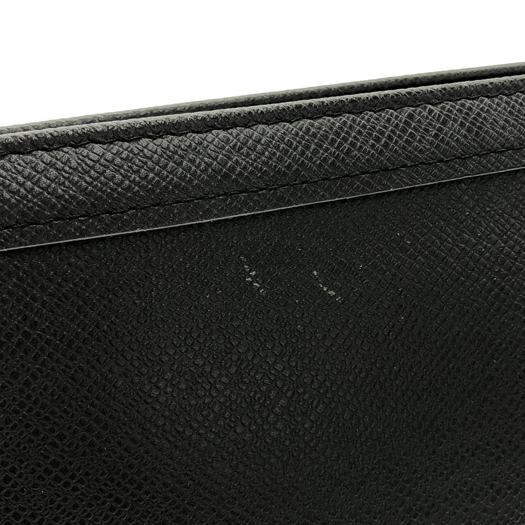Louis Vuitton Taiga Pochette Voyage MM — view 5