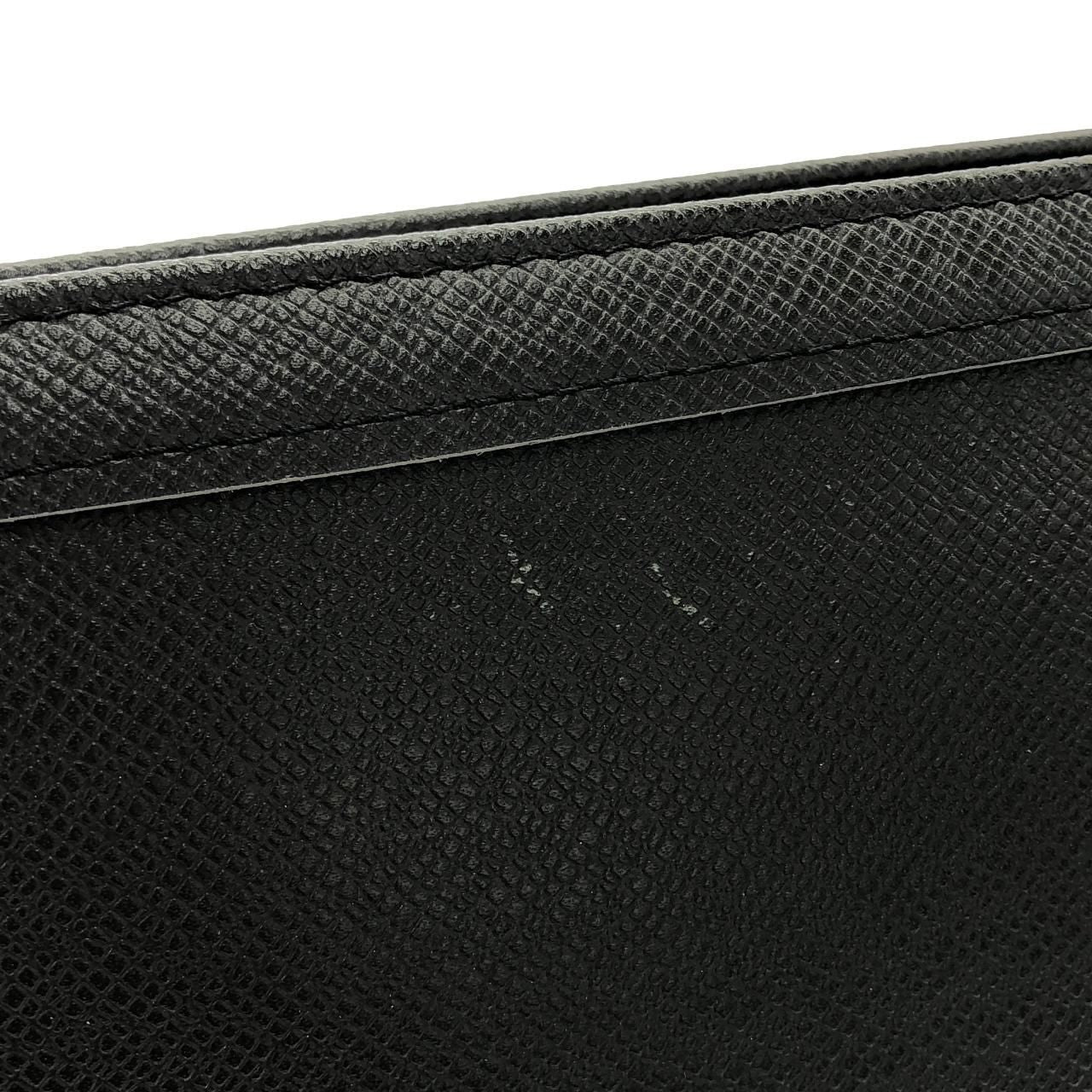 Louis Vuitton Taiga Pochette Voyage MM — view 5