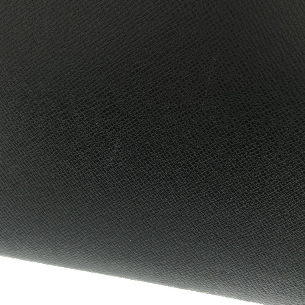 Louis Vuitton Taiga Pochette Voyage MM — view 4