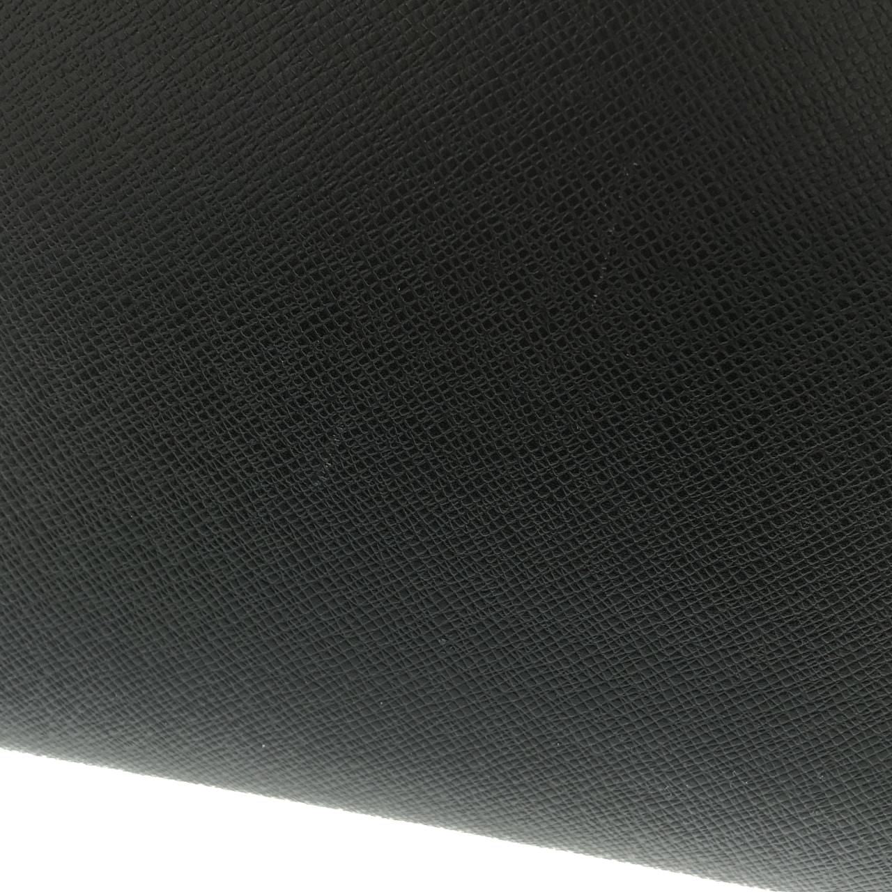 Louis Vuitton Taiga Pochette Voyage MM — view 4