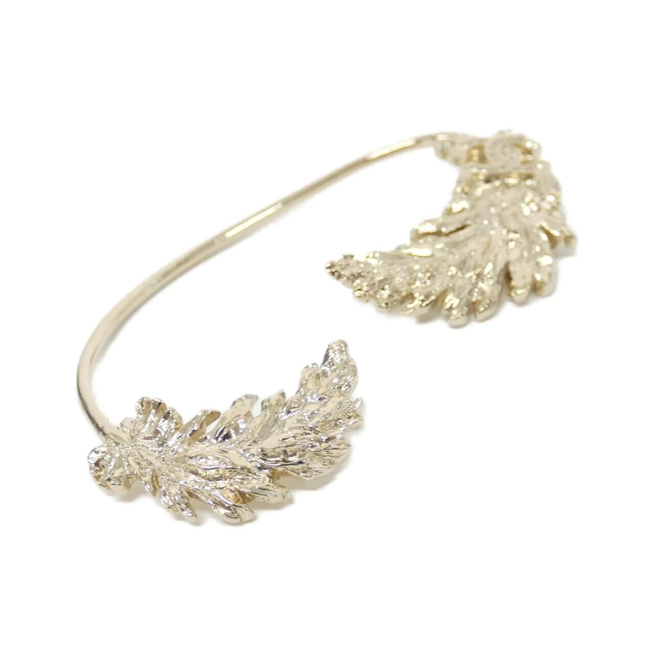 Chanel Earring Gold — view 3