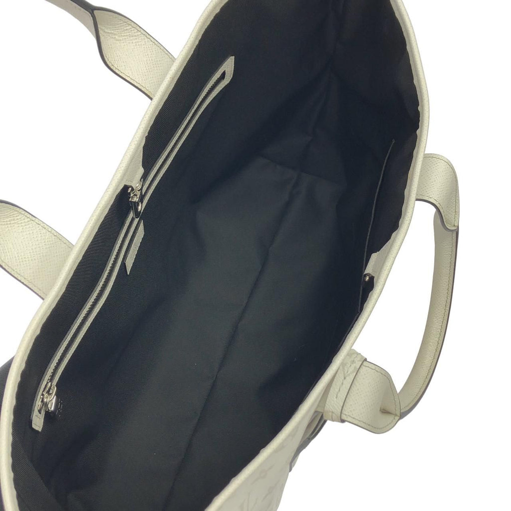 Louis Vuitton Taiga Rama Weekend Tote — view 9