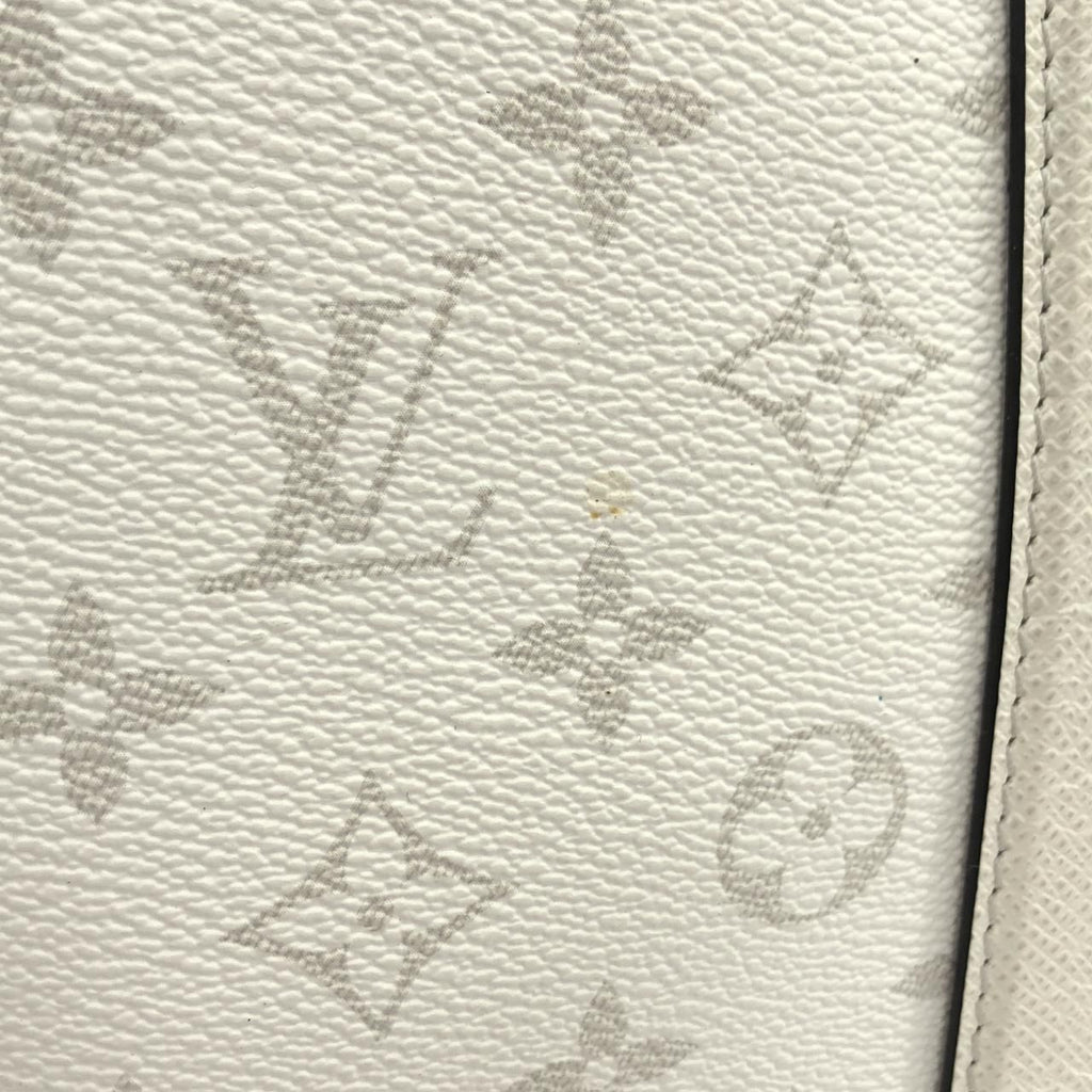 Louis Vuitton Taiga Rama Weekend Tote — view 3