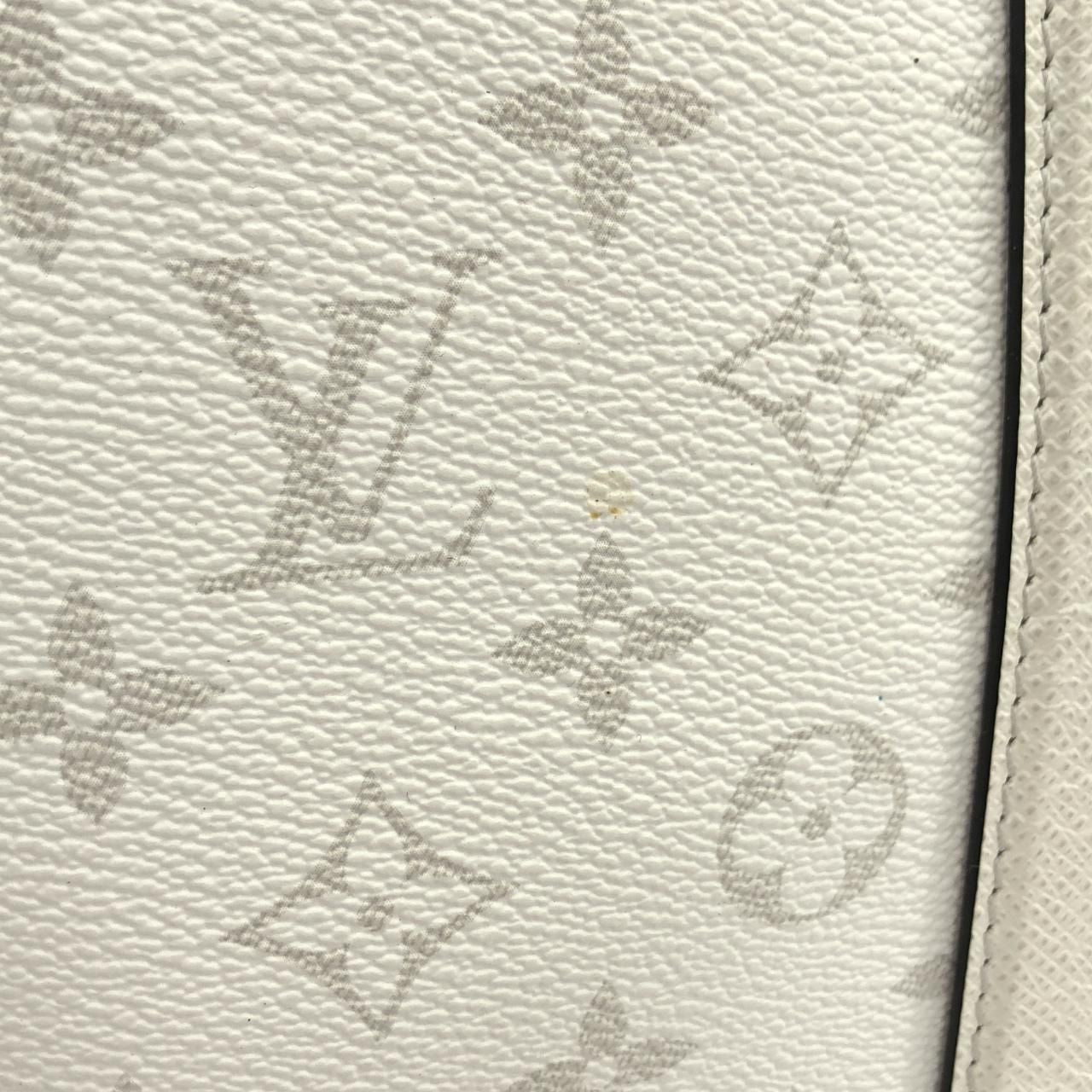 Louis Vuitton Taiga Rama Weekend Tote — view 3