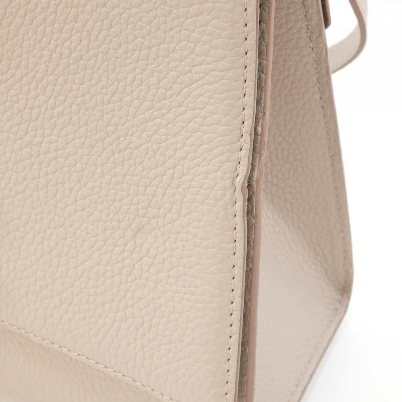 Louis Vuitton Twist One Handle MM — view 4