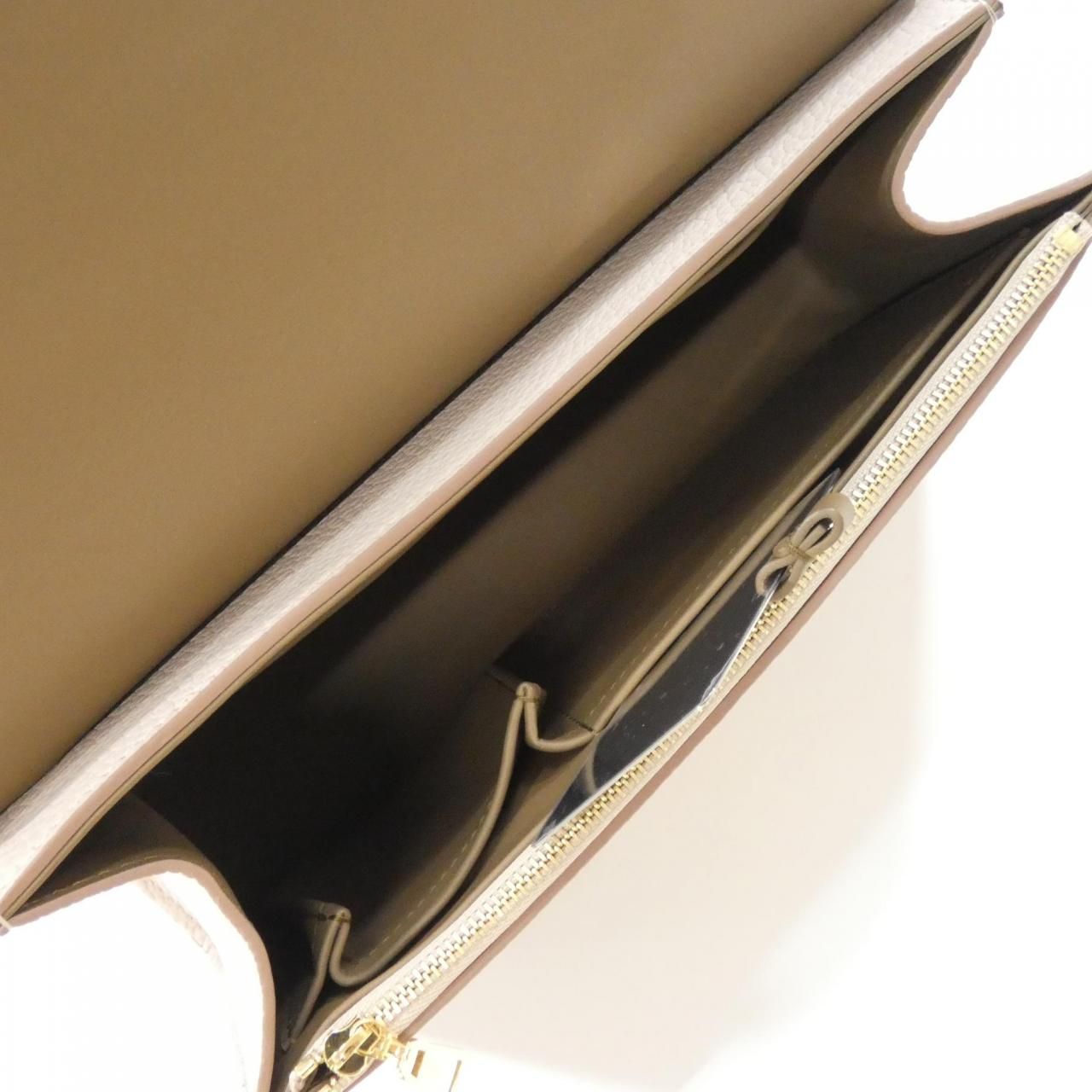 Louis Vuitton Twist One Handle MM — view 6