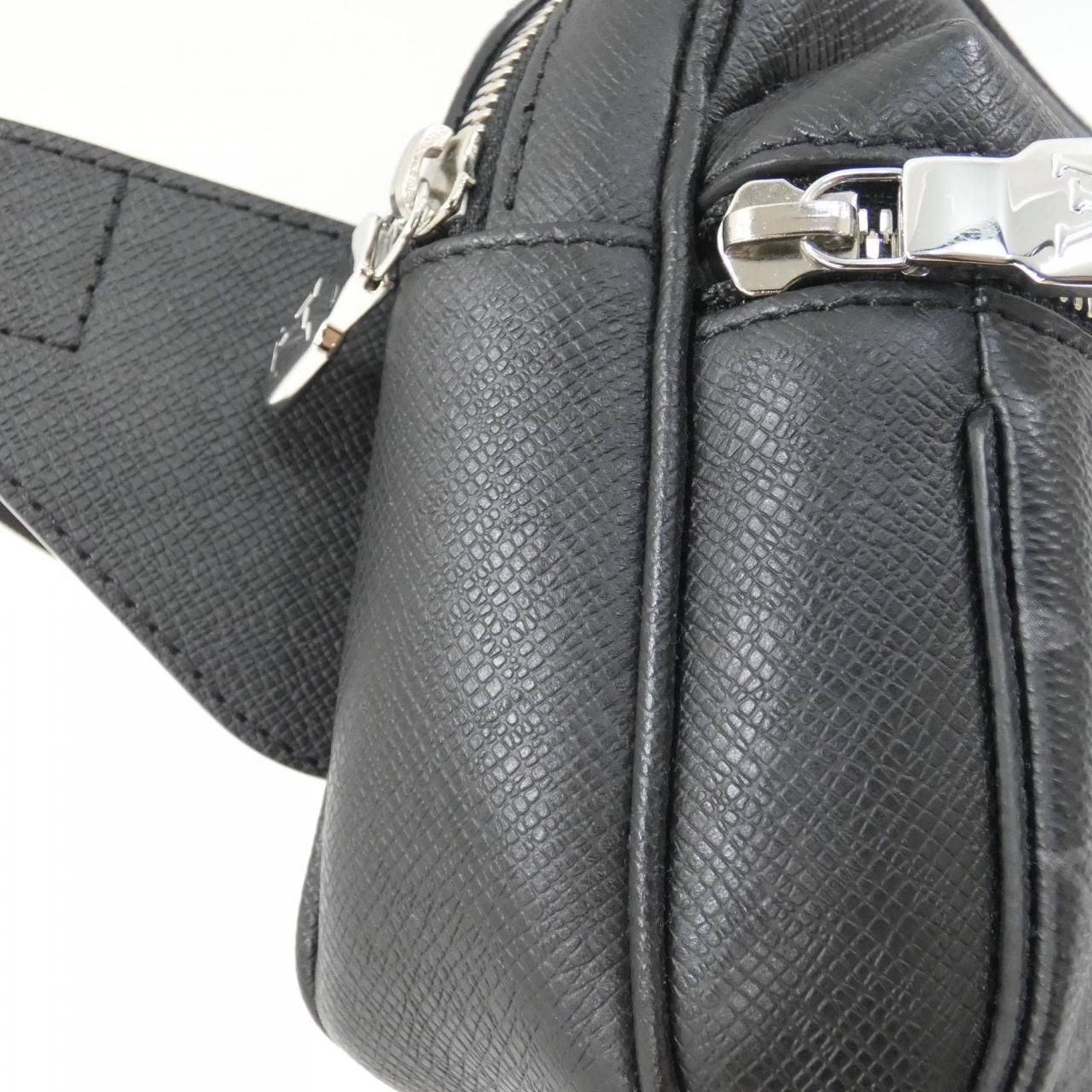 Louis Vuitton Taiga Llama Bum Bag Outdoor — view 4