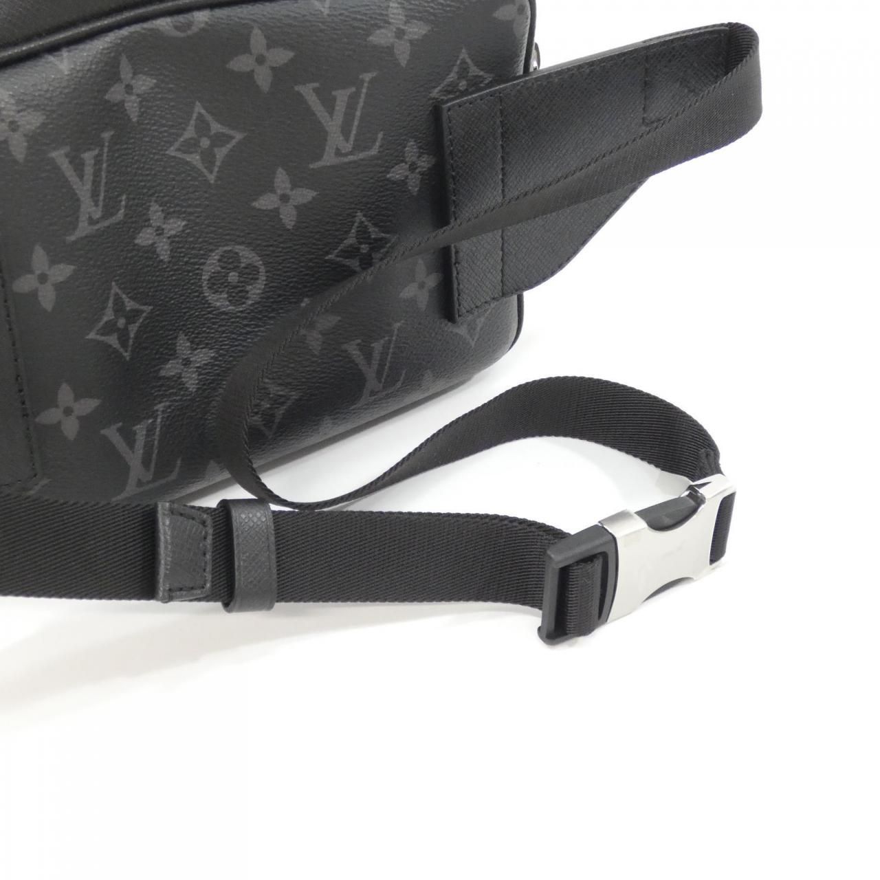 Louis Vuitton Taiga Llama Bum Bag Outdoor — view 5