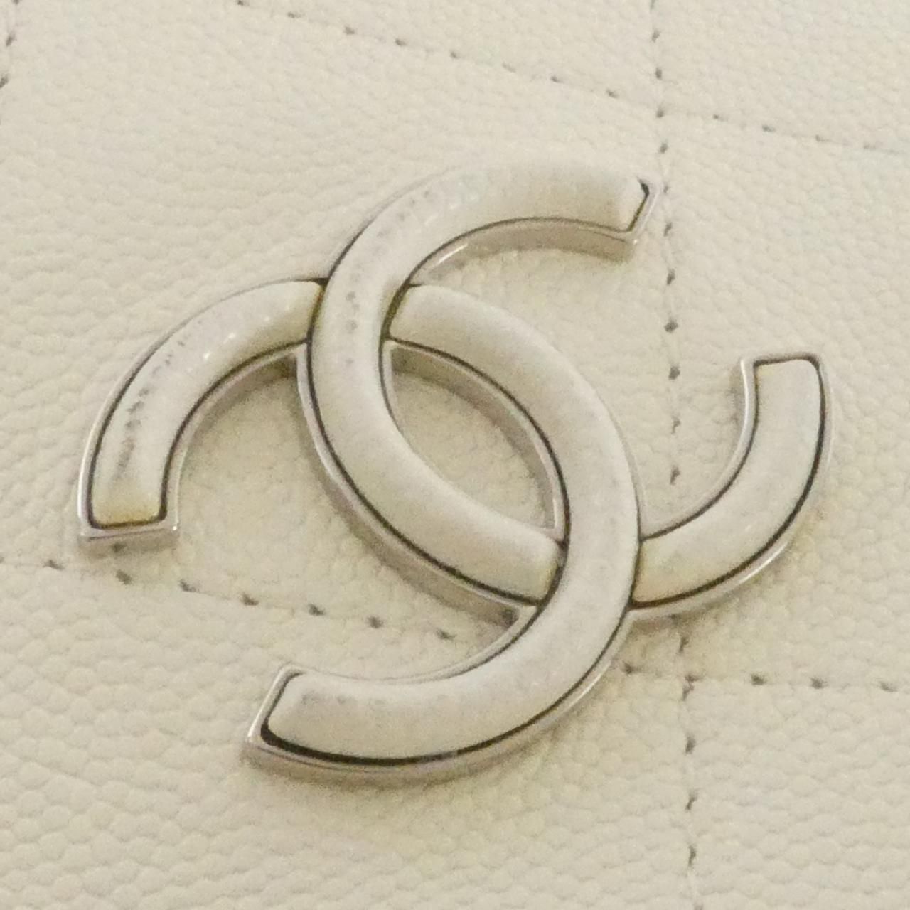 Chanel Bag Handbag White — view 5