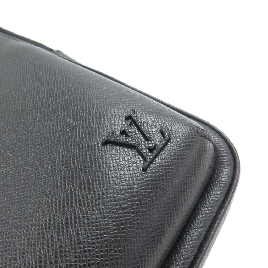 Louis Vuitton Taiga Avenue Sling — view 4