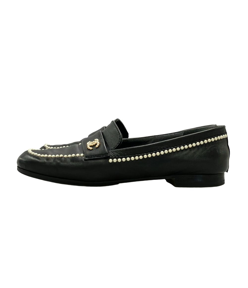 Chanel Loafers CC Logo Pearl — view 2