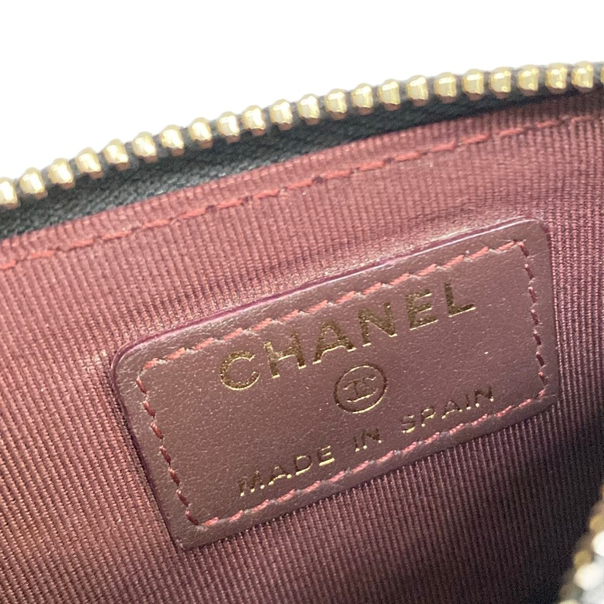 Chanel Coin Case Quilted Black Card with CC Logo Gold — view 4