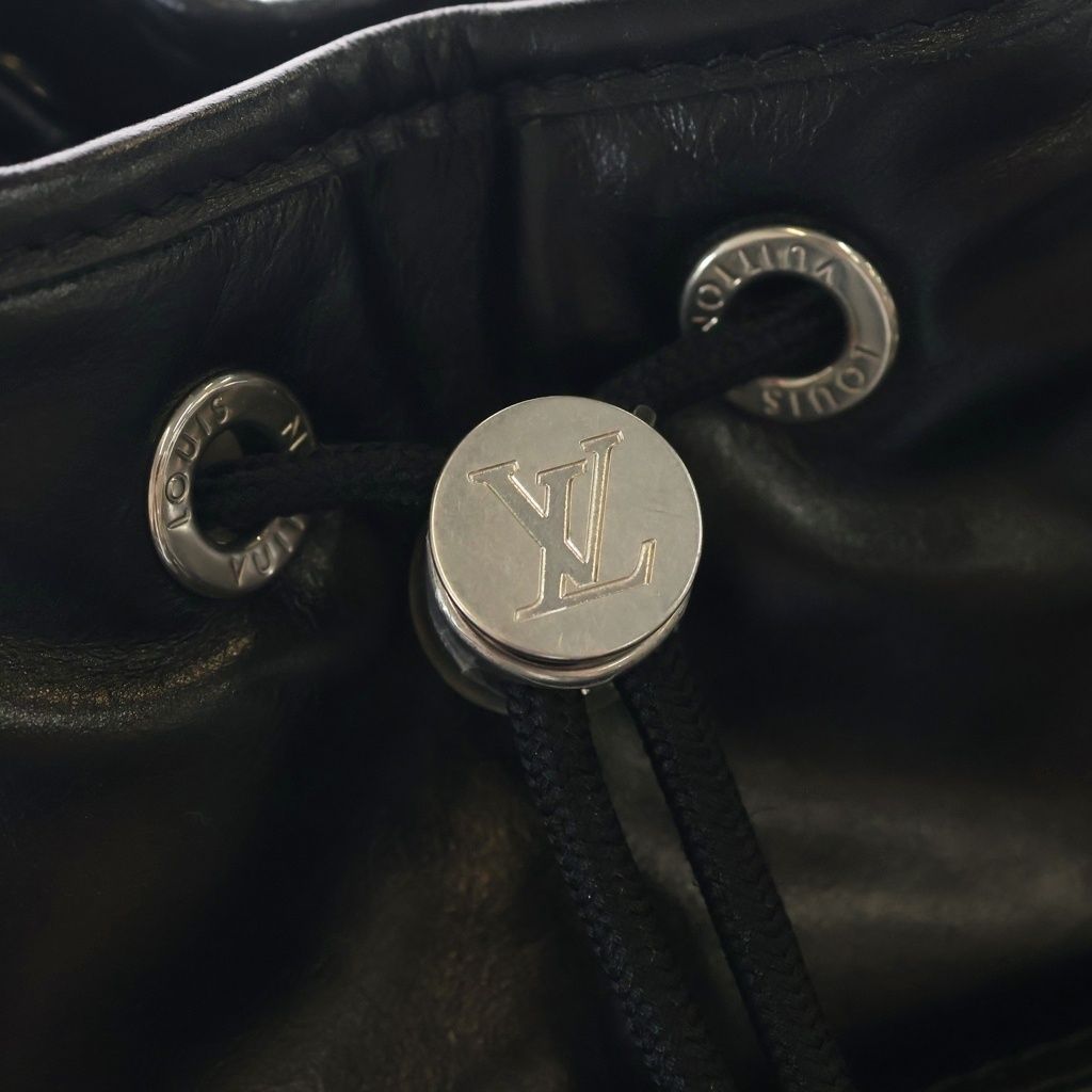 Louis Vuitton LV Night Noe Cargo Shoulder Back Black Silver — view 6