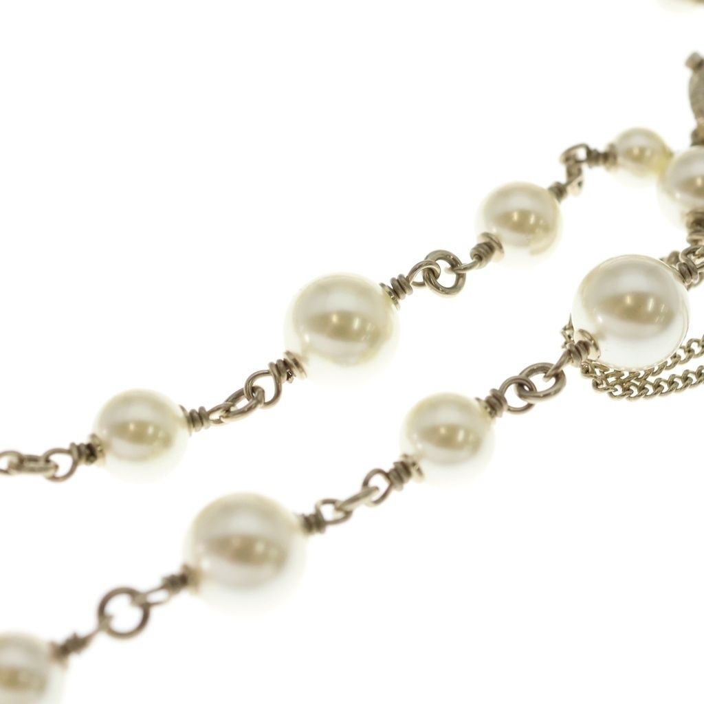 Chanel CC Logo Pearl Pendant Chain White Gold — view 4