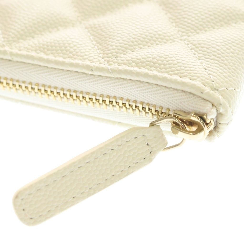 Chanel Quilted Pouch Caviar Leather White Gold White — view 5