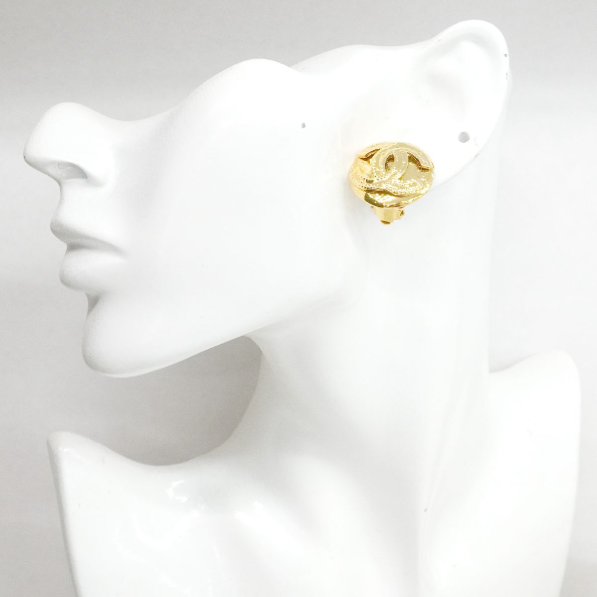 Chanel Earrings Vintage CC Logo Round — view 5