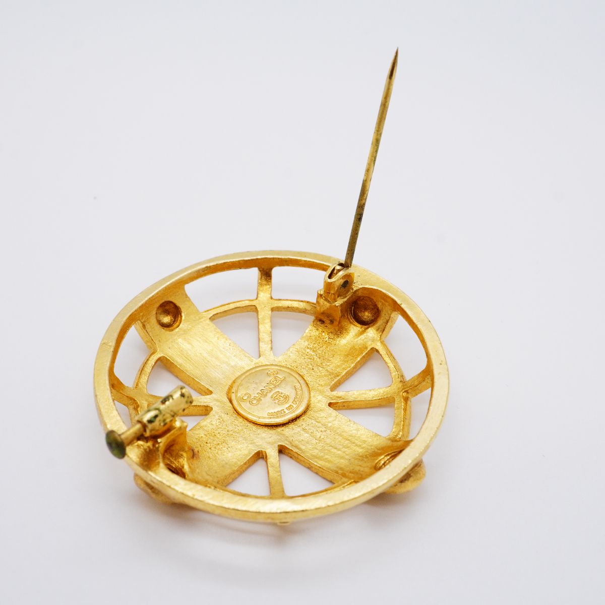 Chanel Brooch Vintage Logo Round — view 6