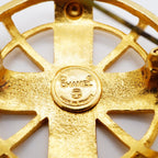Chanel Brooch Vintage Logo Round — view 4