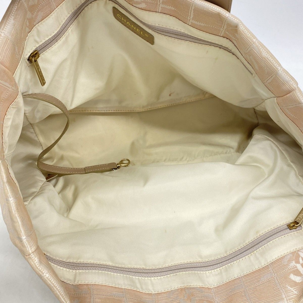 Chanel Tote New Travel Nylon Beige Gold — view 4